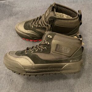 Vans Half Cab Gore-Tex MTE-3 Insulated Waterproof Boot Shoe Black Women’s 8.5
